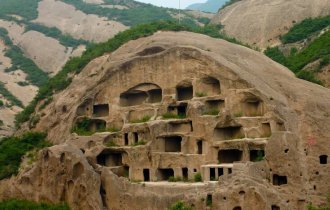 10 тайных городов, которые были найдены учеными в пещерах (10 фото)