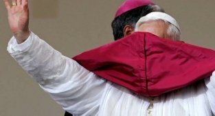 Ветер не любит Папу Римского и вот 20 доказательств (20 фото)