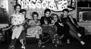 "Нетипичные девушки": женщины в панк-движении 70-х и 80-х (30 фото)