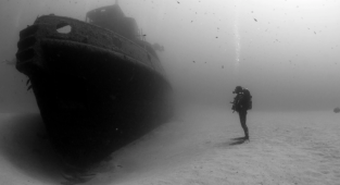 Пост из-под воды: затонувшие корабли и не только (45 фото)