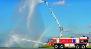 Действующие пожарные машины со всего мира (30 фото)
