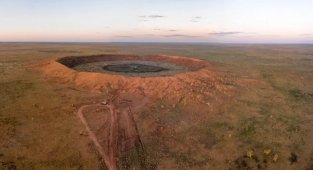 Шрамы Земли: топ-5 загадочных кратеров мира (10 фото)