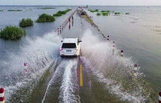 «Дорога веников» и еще три переезда, которые периодически уходят под воду (5 фото)