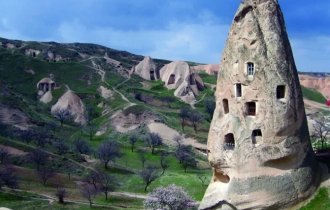 Удивительные древние жилища вырезанные в камне (14 фото)