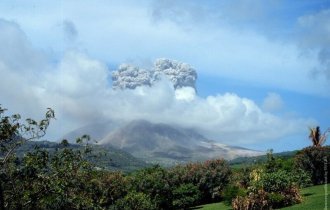 Самые крупные извержения вулканов в XXI веке (13 фото)