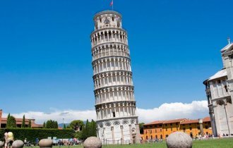 What's inside the Leaning Tower of Pisa and is it still falling today? (4 photos)