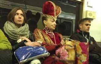 Странные и экзотичные пассажиры общественного транспорта (17 фото)