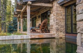 Houses near the water (19 photos)