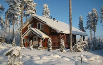 Домик в лесу, зима, снег (30 фото)