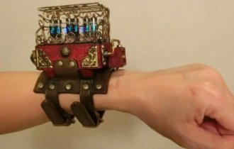 Часы в стиле стимпанк. Паровая машина на запястье (6 фото)