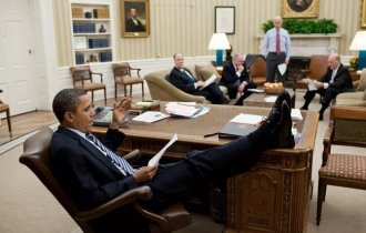 Why do Americans put their feet on the table? (6 photos)