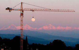 Краны, которые строят дома из луны (нет) (25 фото)
