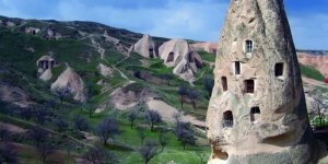 Удивительные древние жилища вырезанные в камне (14 фото)