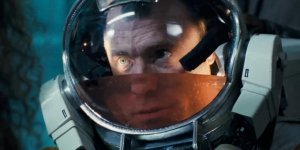 Подборка историй о киносъемках, в которых режиссеры превращали жизнь актеров в ад (10 фото)
