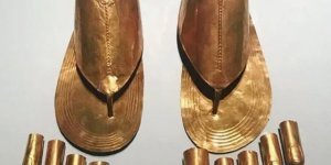 Дивовижне та незвичайне взуття з далекого минулого (16 фото)