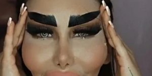 "Губки бантиком, бровки домиком": девушки, которые перестарались с изменением внешности (17 фото)