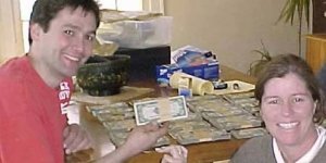 Люди, которые не думали, не гадали, а случайно нашли клад (8 фото)