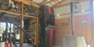 Чоловікові обов'язково потрібний свій гараж, навіть якщо у нього немає машини (19 фото)